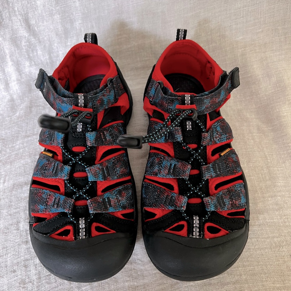 KEEN Youth Size 3 Washable Sandal. Like New!